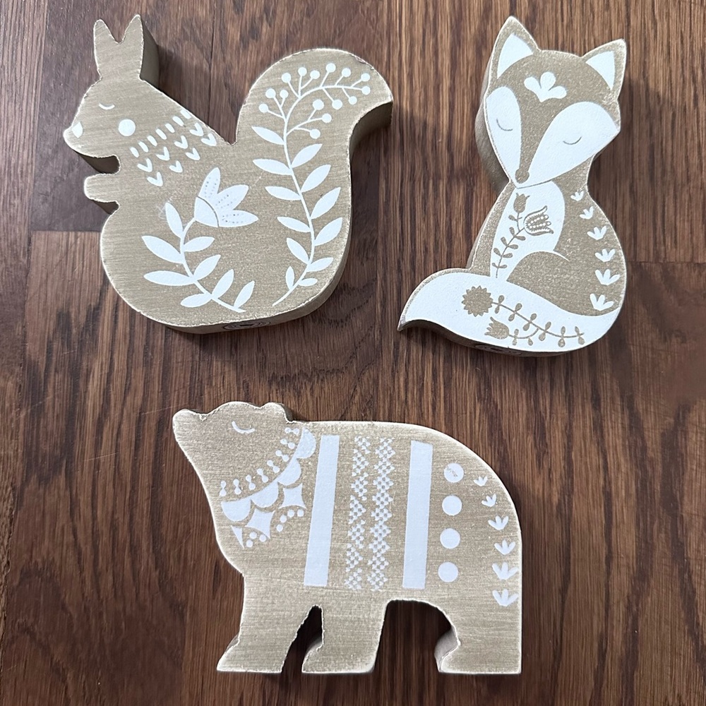 Decocrated decorative woodland creatures set